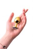Анальная металлическая втулка Metal by TOYFA золотистая, с белым кристаллом (7.5 см, Ø 3 см)
